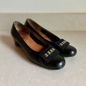 Salvatore Ferragamo Vintage Pumps - Size 8